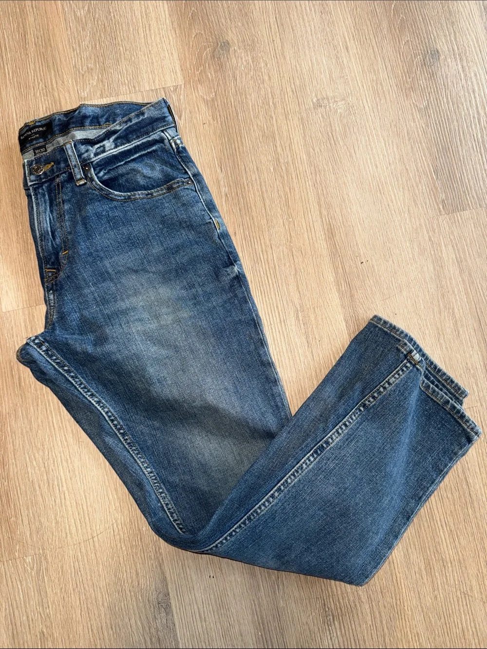 BANANA REPUBLIC Athletic Luxe Traveler Blue Denim Straight Leg Jeans